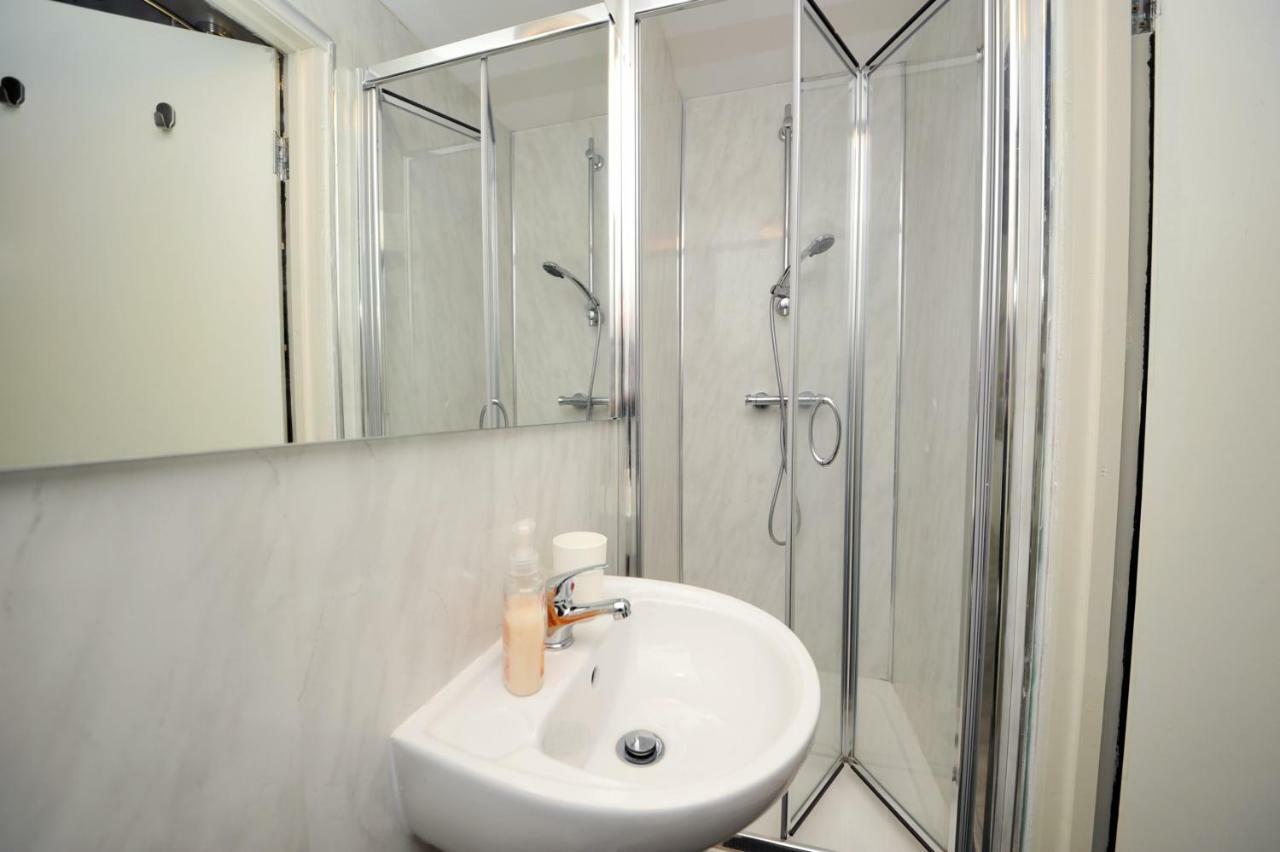 Stone'S Throw City Centre - Tv In Every Bedroom! Swansea Exterior foto