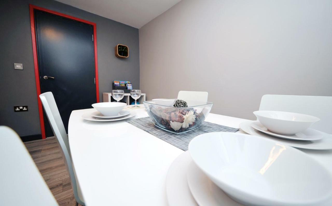 Stone'S Throw City Centre - Tv In Every Bedroom! Swansea Exterior foto