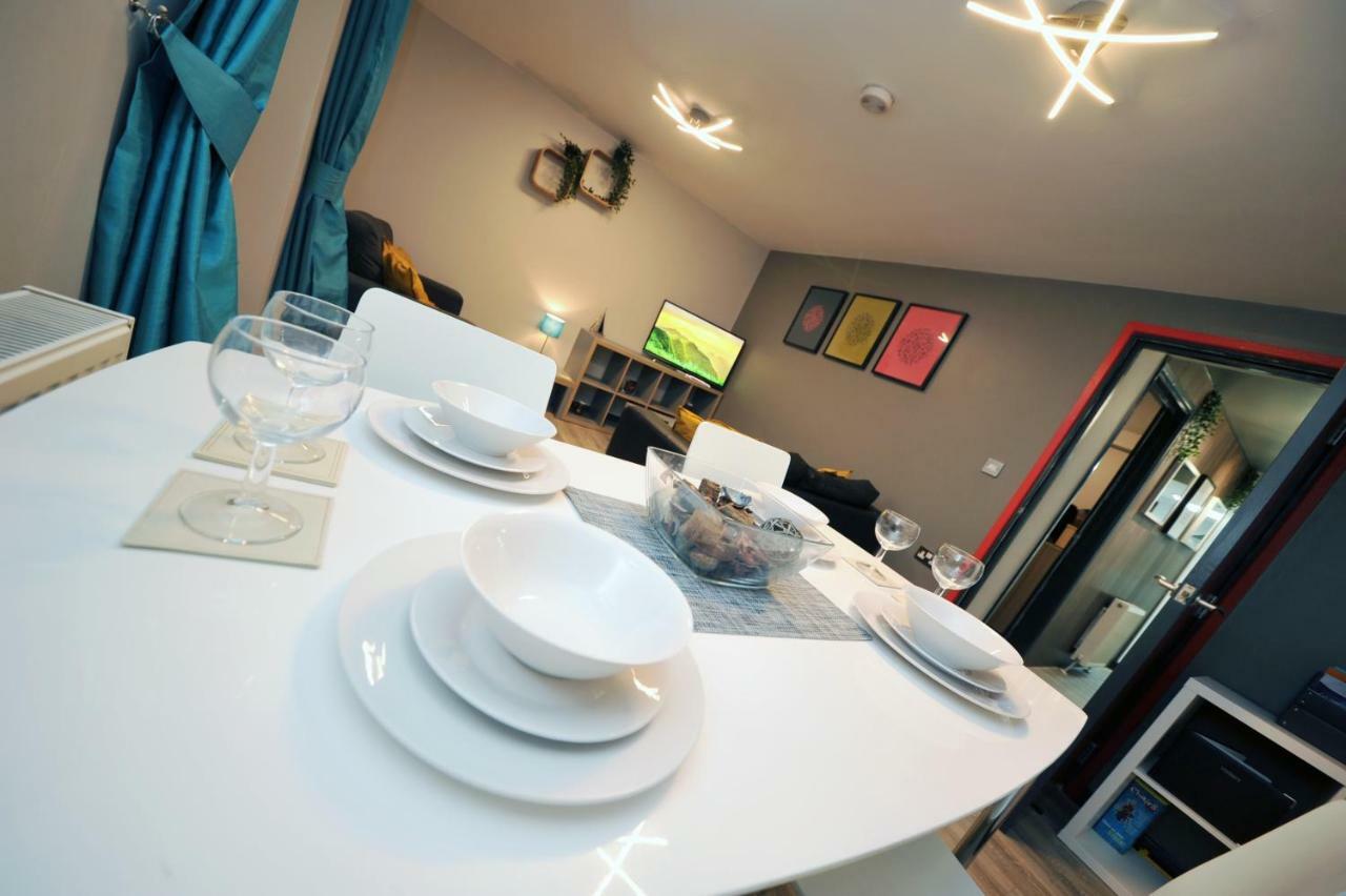 Stone'S Throw City Centre - Tv In Every Bedroom! Swansea Exterior foto
